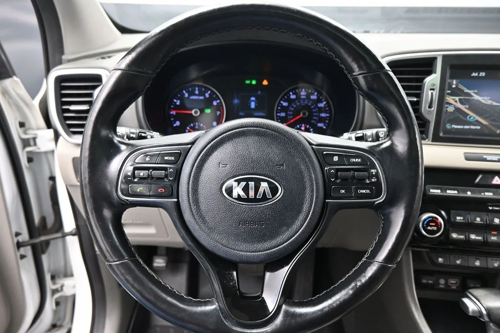 Used 2018 White Kia EX image 14