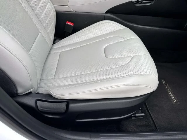 Used 2025 Serenity White Hyundai Limited image 11