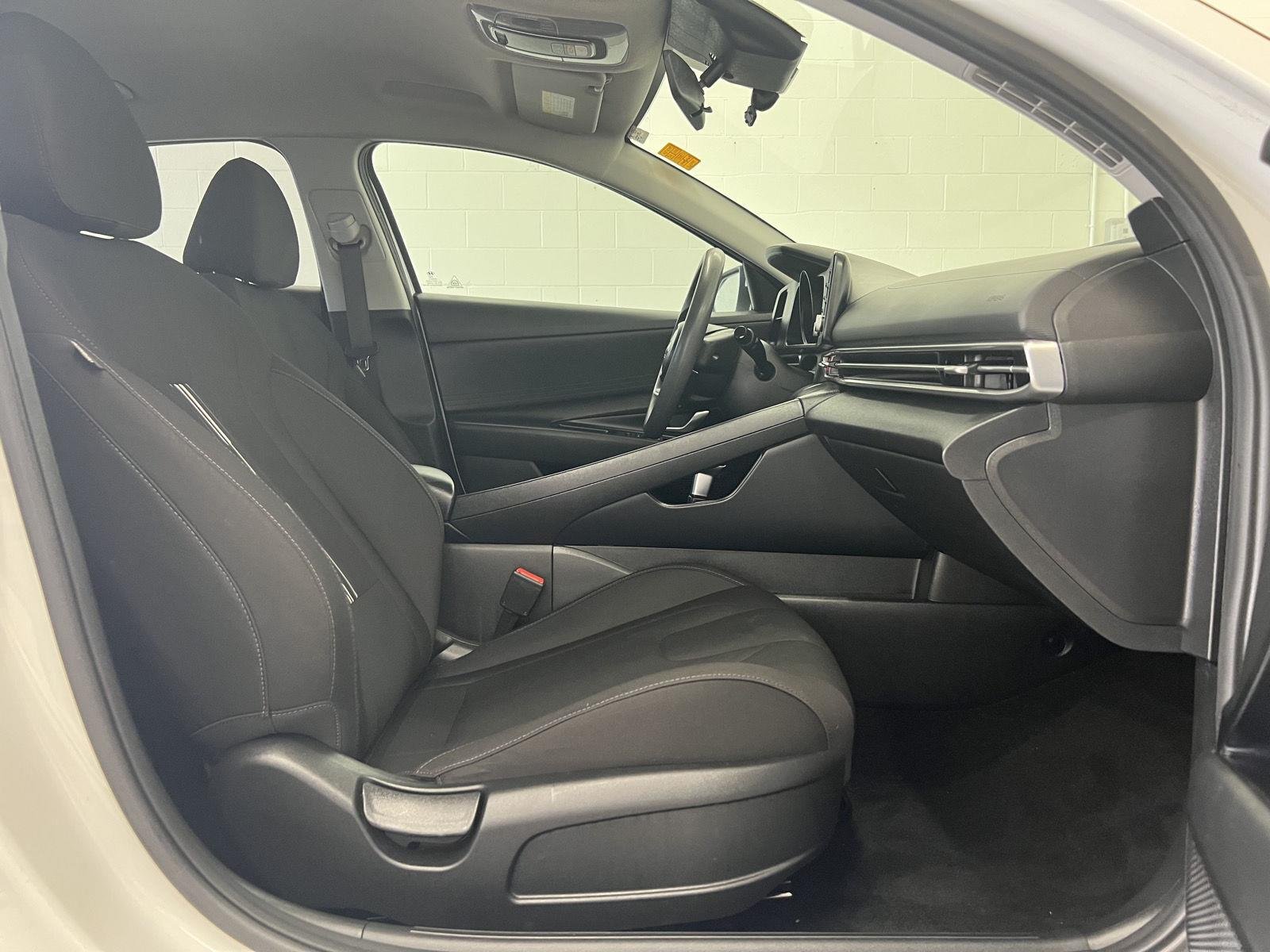 Used 2023 Quartz White Hyundai SEL image 28