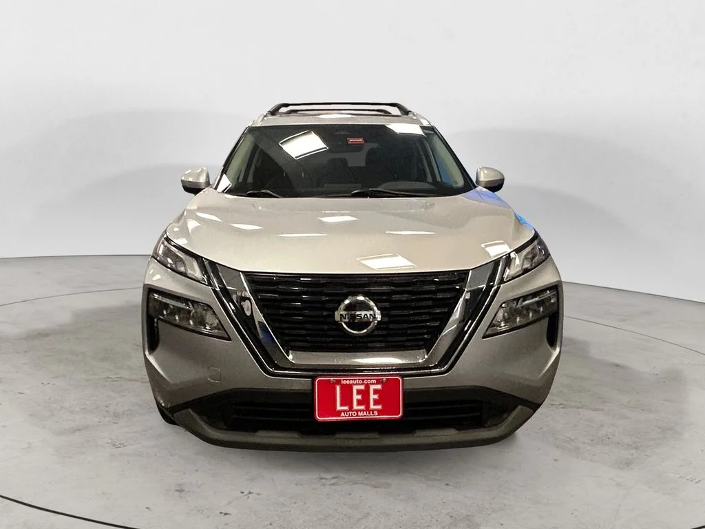 Used 2021 Brilliant Silver Nissan SV image 9
