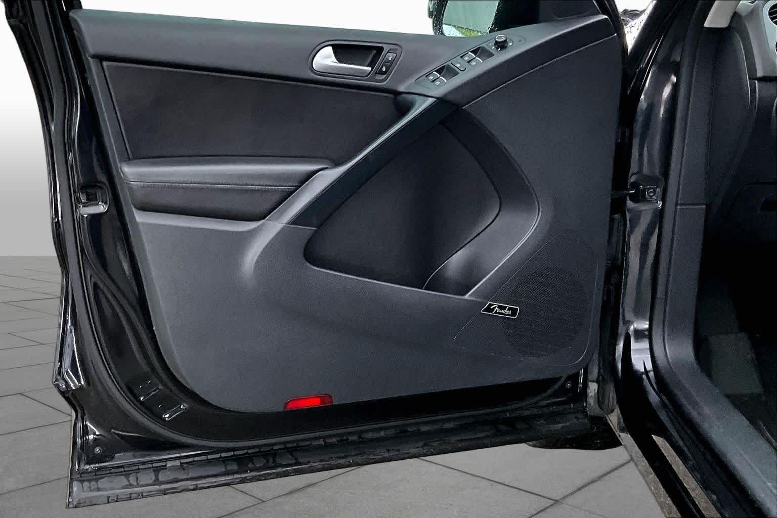 Used 2016 Deep Black Pearl Volkswagen SEL image 22