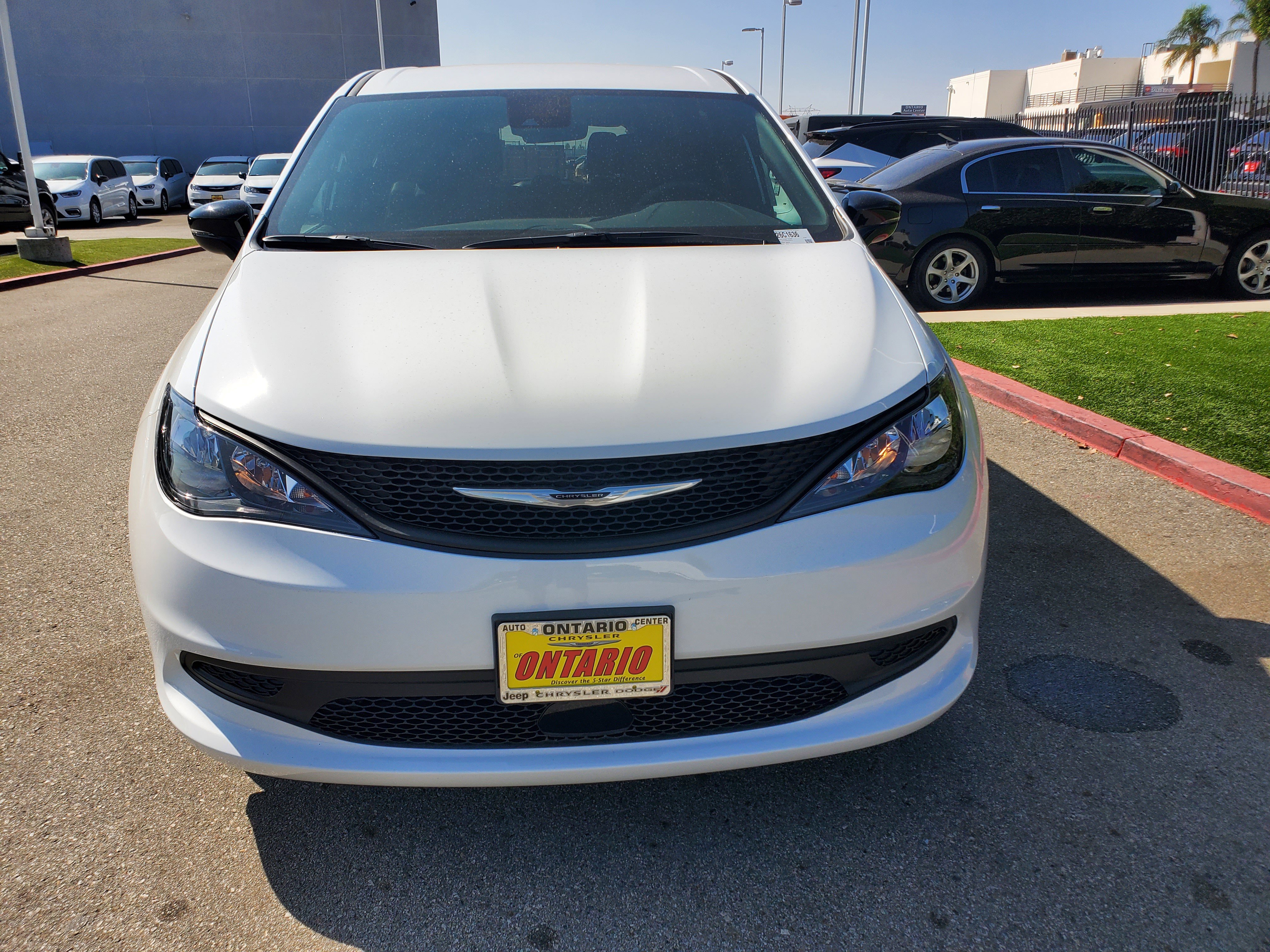 2026 Chrysler Voyager LX - Photo 9