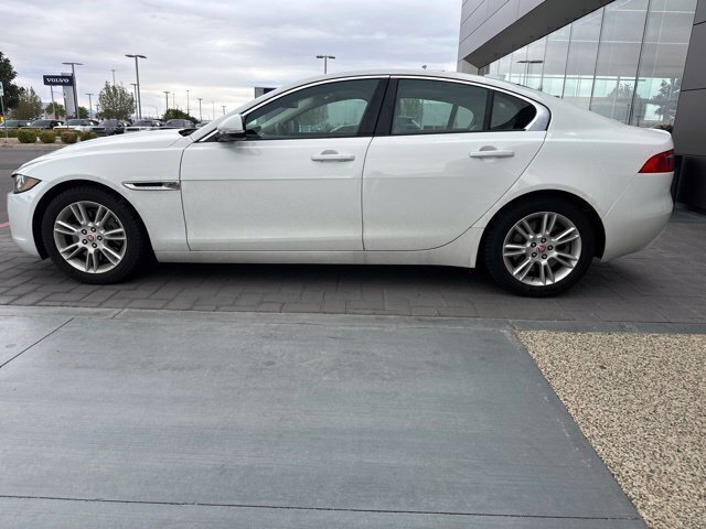 Used 2018 White Jaguar 25t Premium image 8