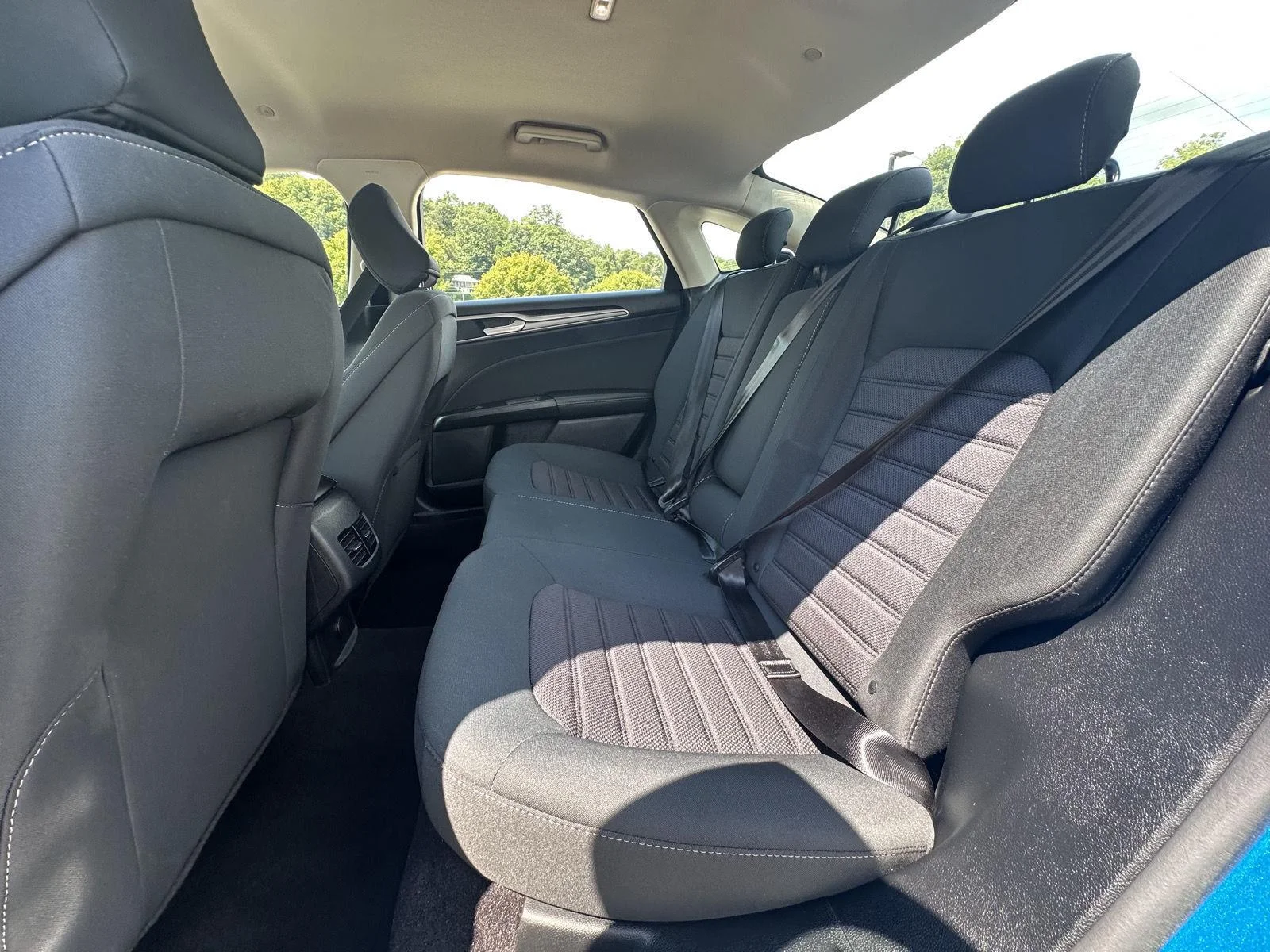 Used 2020 BLUE Ford SE image 11