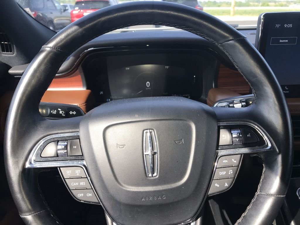 Used 2023 White Lincoln Reserve image 14