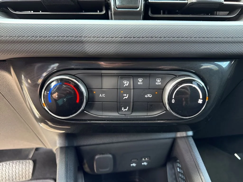 Used 2025 Summit White Chevrolet LT image 19