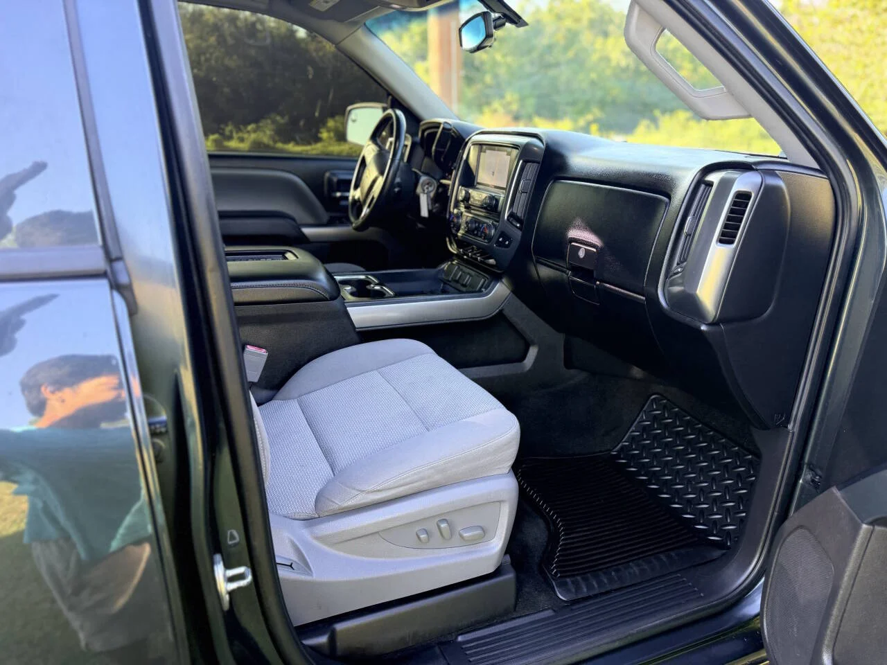 Used 2018 Charcoal Chevrolet LT 4x2 4dr Crew Cab 5.8 ft. SB image 17