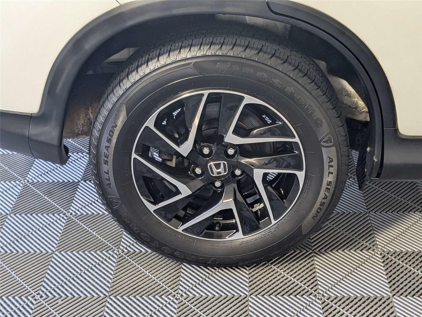 Used 2016 White Diamond Pearl Honda SE image 9