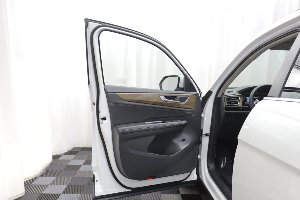 New 2026 Opal White Volkswagen 2.0T SE w/Technology image 5