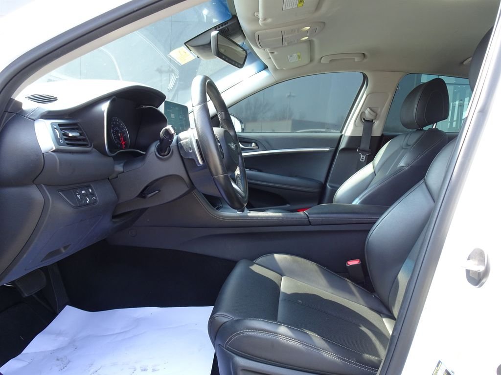 Used 2021 White Genesis 2.0T image 8