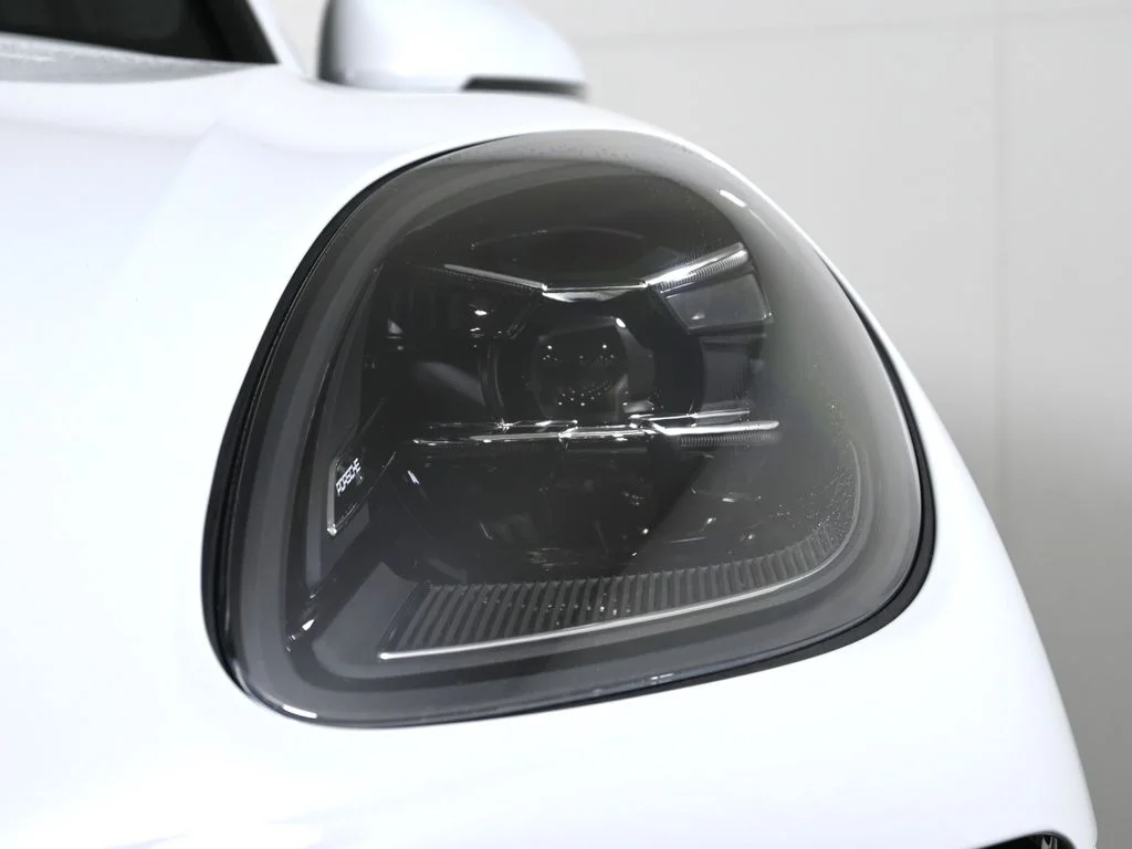 2026 Porsche Macan T - Photo 11
