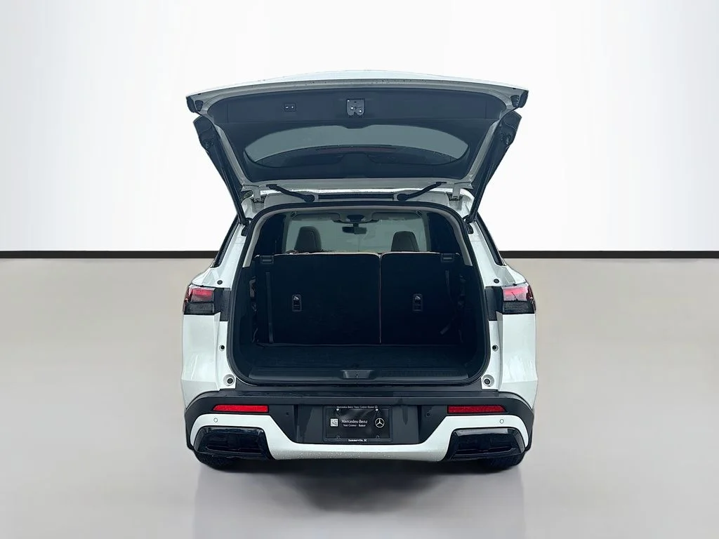 Used 2025 White INFINITI LUXE image 9