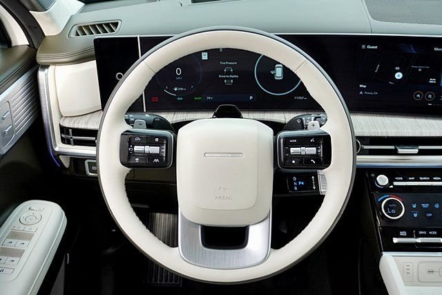 Used 2025 White Hyundai Calligraphy image 26