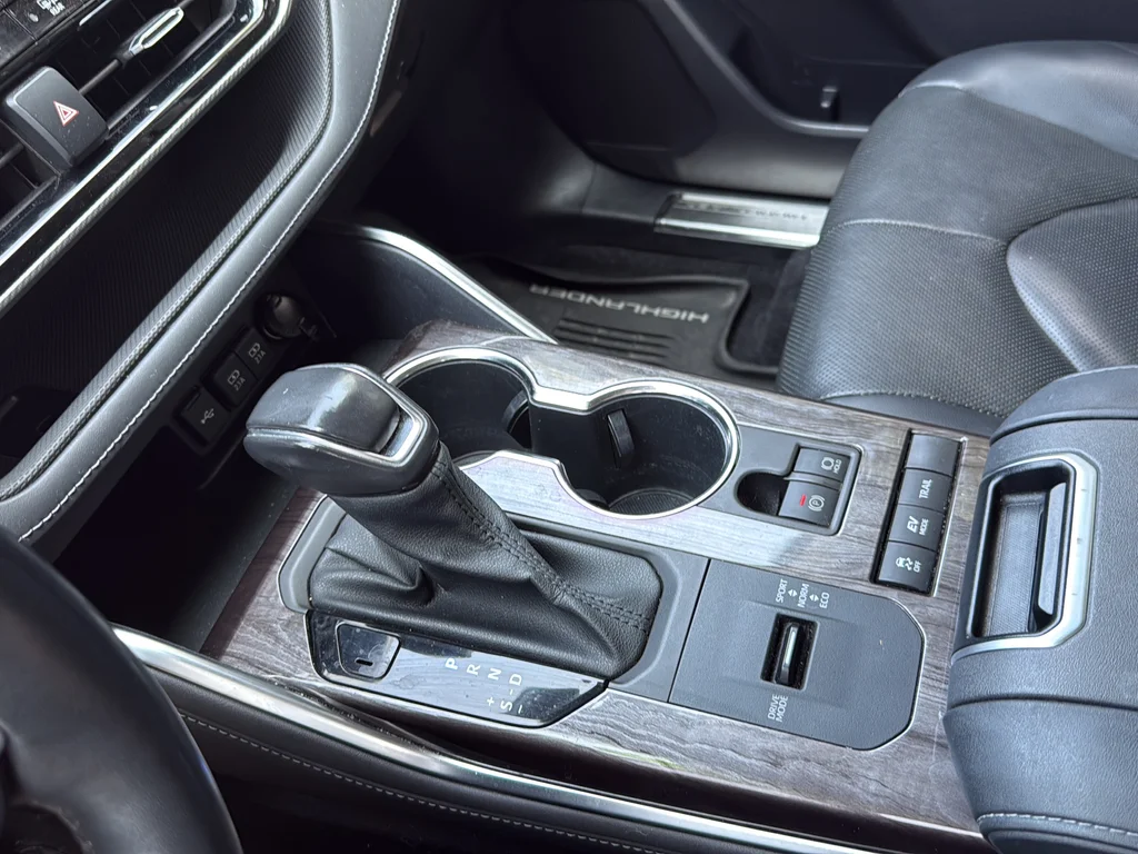 Used 2021 Silver Toyota Platinum image 22
