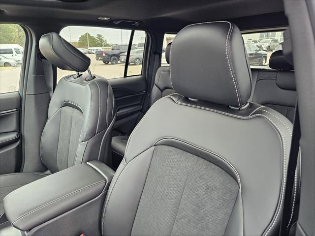 New 2025 Silver Zynith Exterior Paint Jeep Altitude X image 16