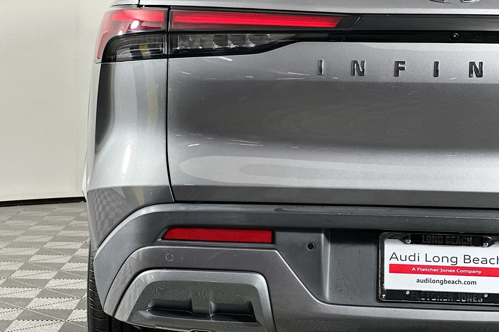 Used 2022 Graphite Shadow INFINITI LUXE image 18