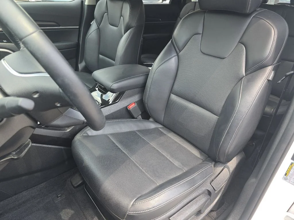 Used 2024 White Kia LX image 23