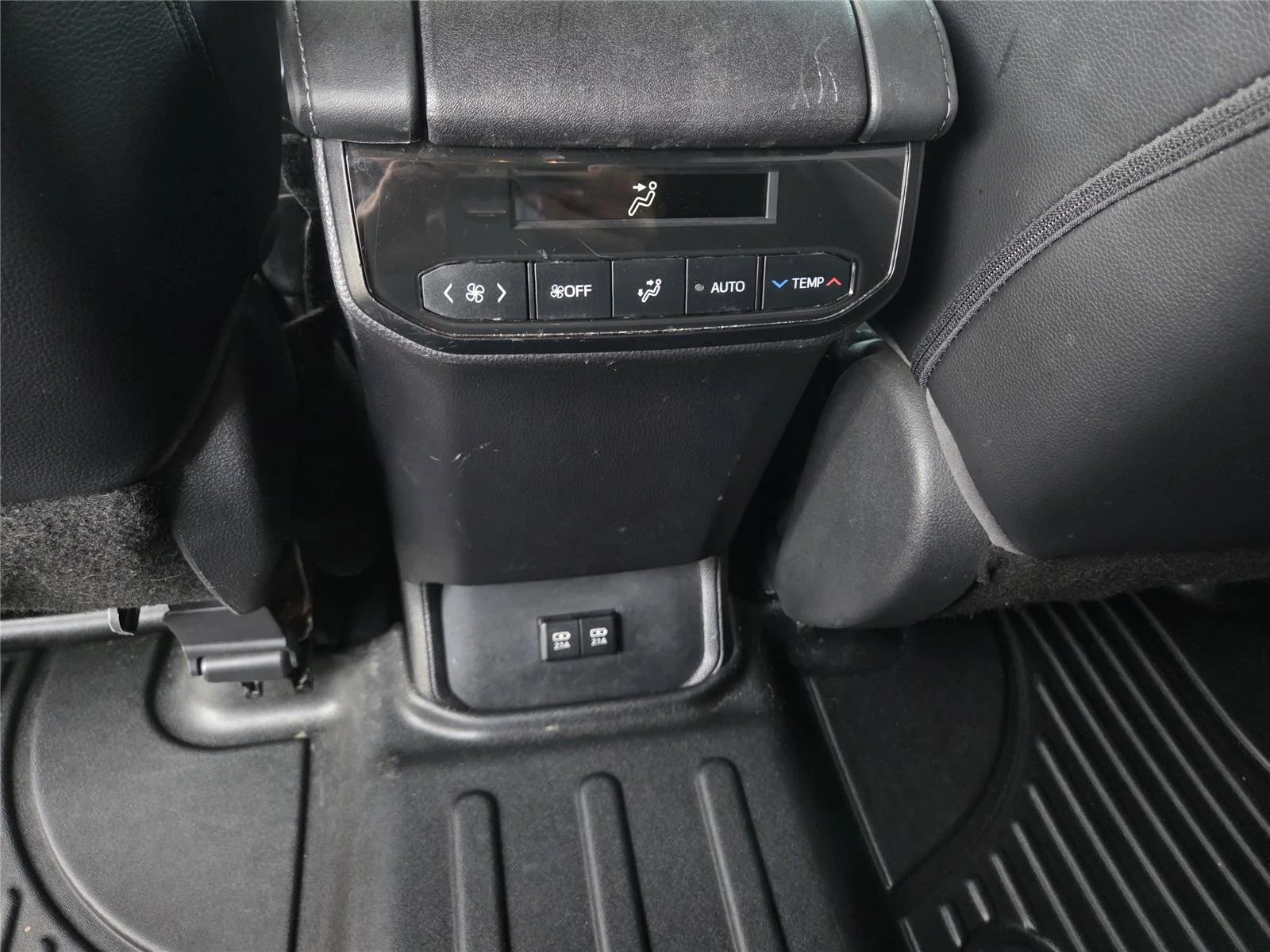 Used 2021 Midnight Black Metallic Toyota XLE image 23
