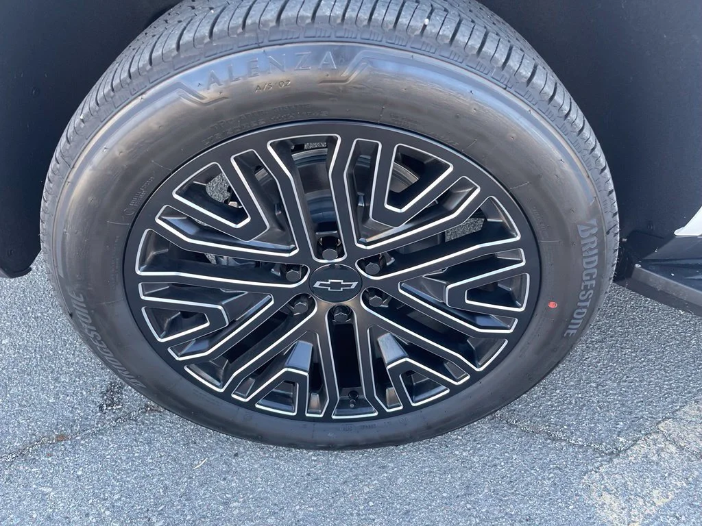New 2026 Summit White Chevrolet LT image 39
