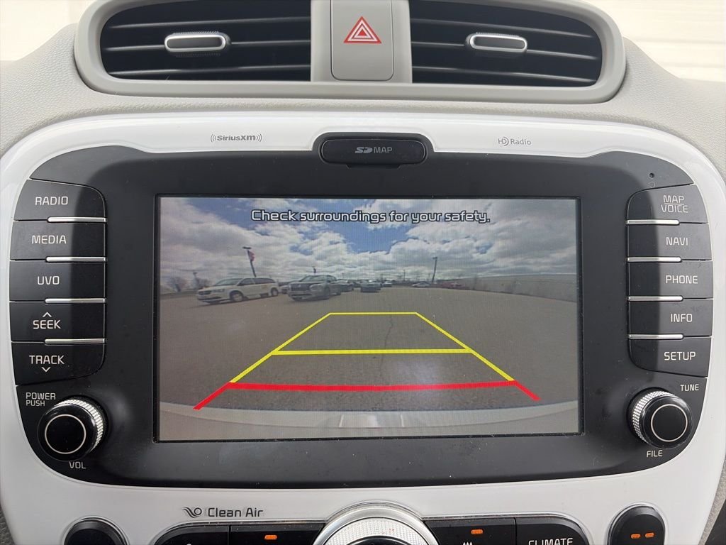 Used 2017 White Kia Base image 25