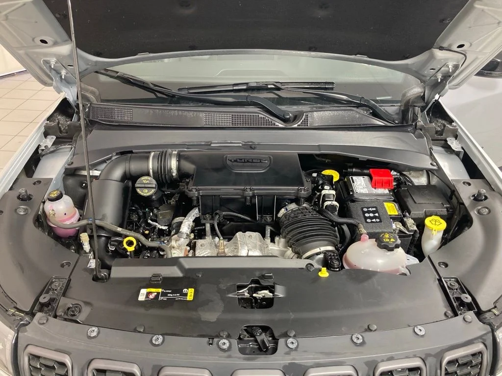 Used 2025 Silver Jeep Trailhawk image 26