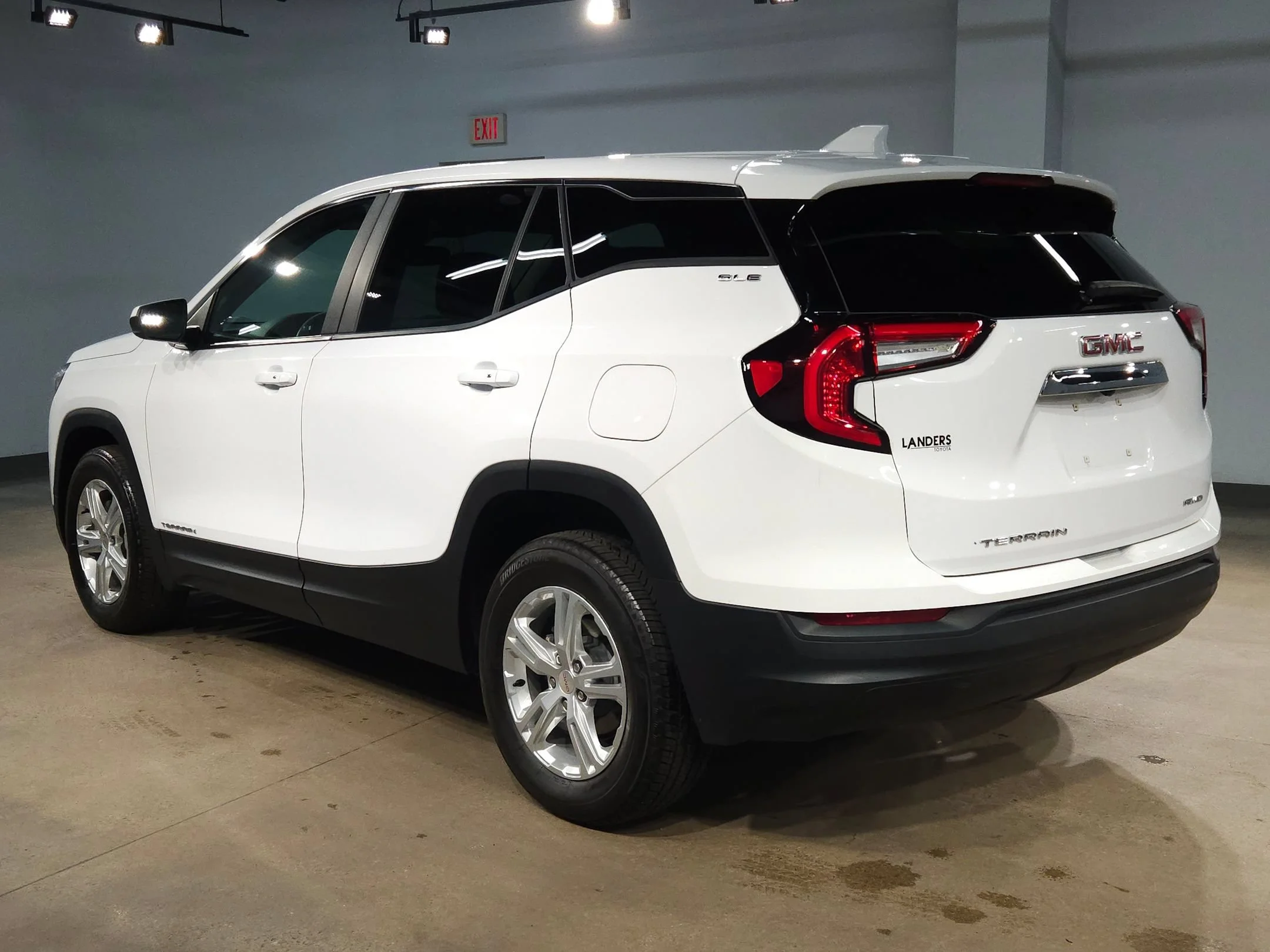 Used 2024 Summit White GMC SLE image 5