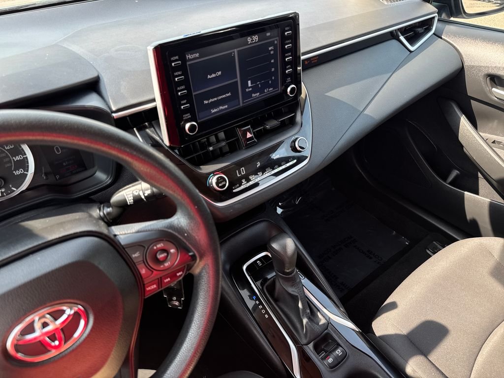 Used 2020  Toyota LE image 19