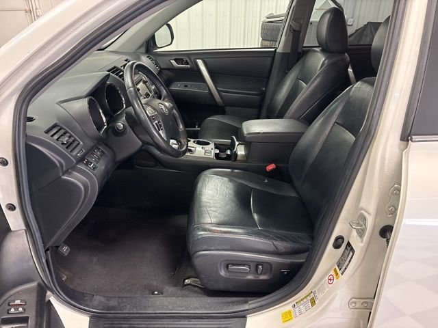Used 2013 White Toyota SE image 6