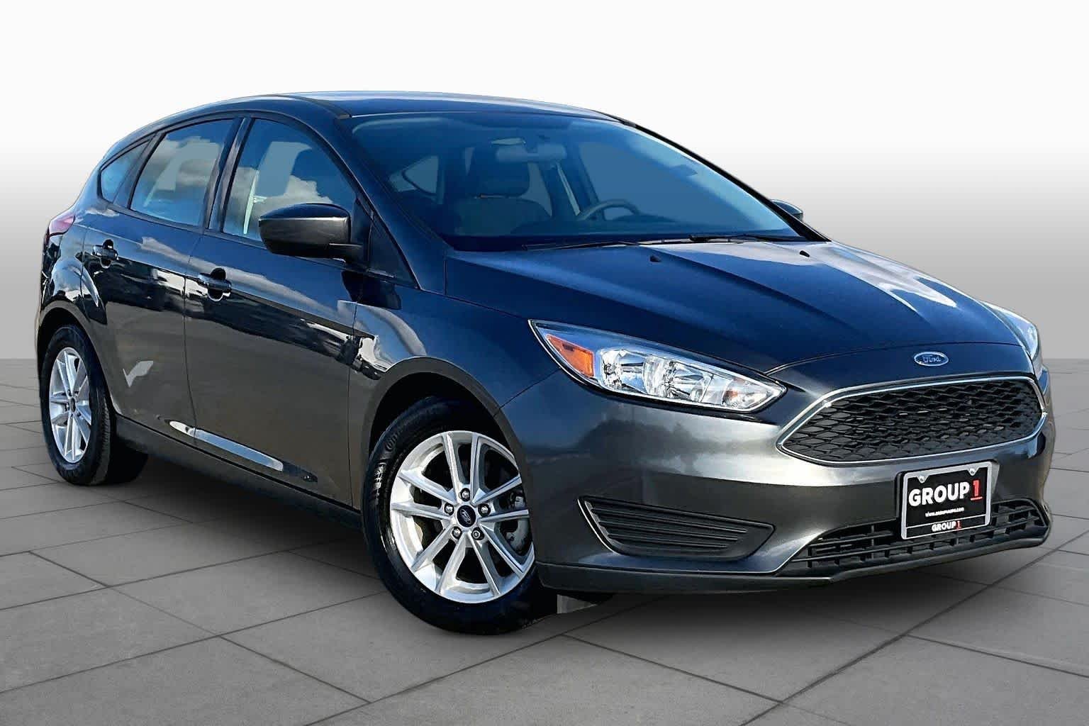 Used 2018 Magnetic Metallic Ford SE image 3