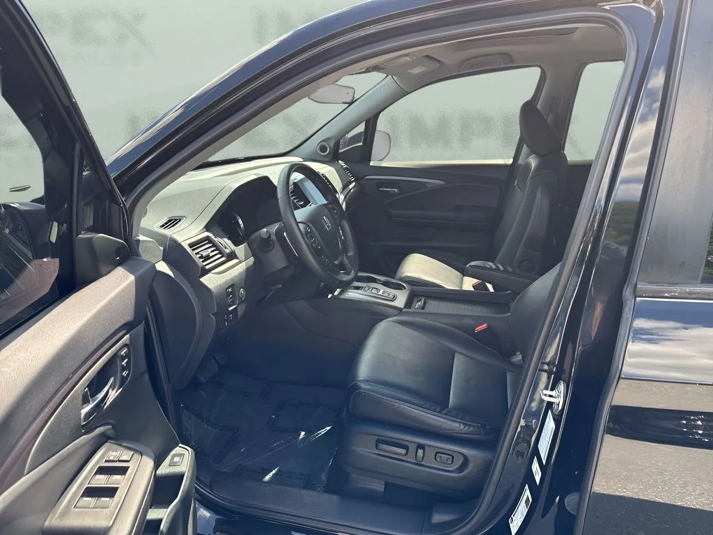 Used 2023 Black Honda RTL image 8