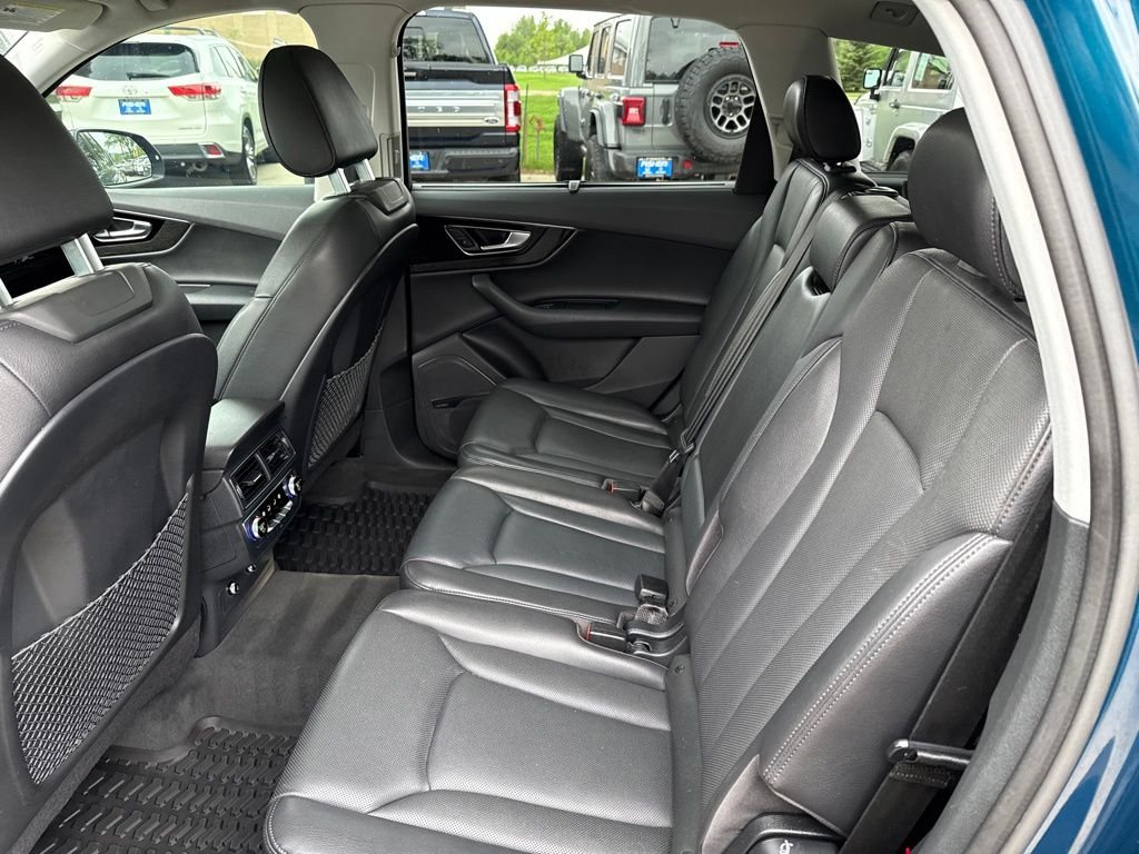 Used 2019 Galaxy Blue Metallic Audi 55 Prestige image 14