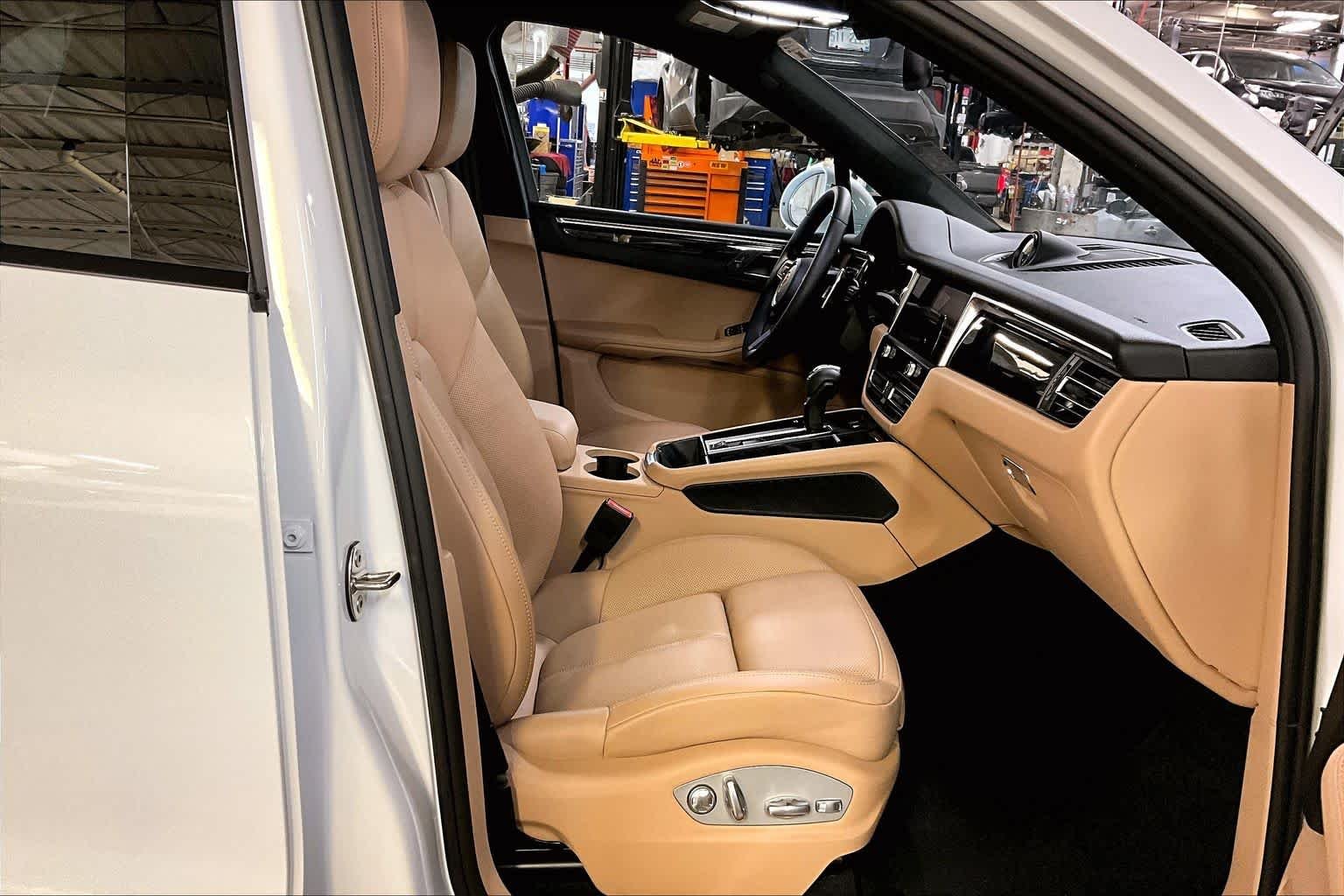 2025 Porsche Macan Base - Photo 8