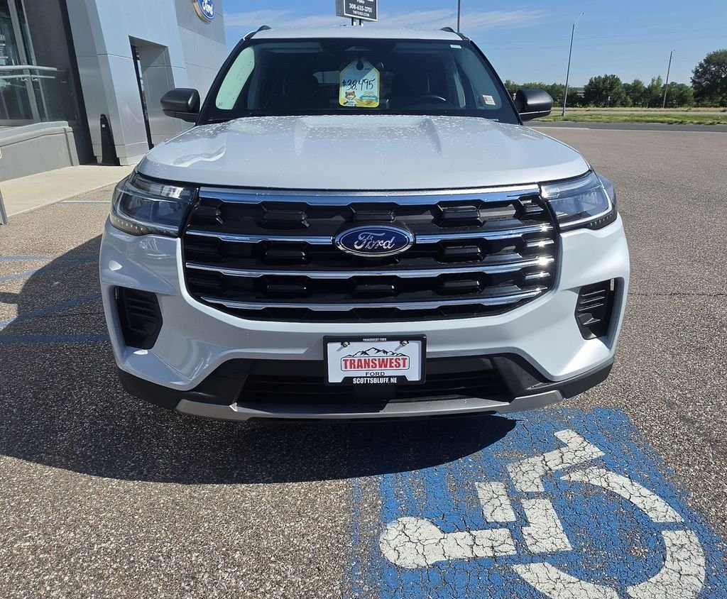 Used 2025 White Metallic Ford Active image 3