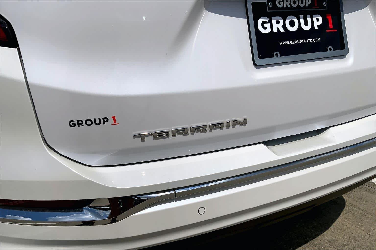 Used 2023 White Frost Tricoat GMC Denali image 33