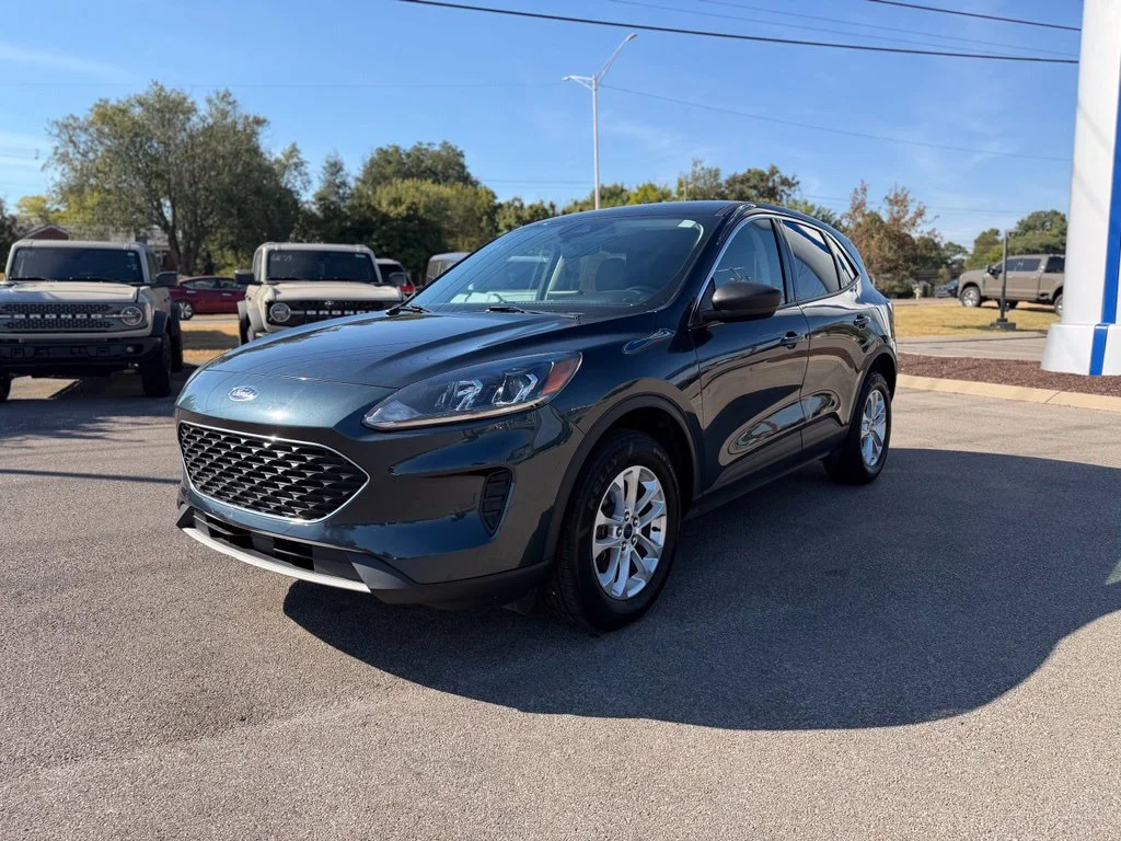 Used 2022 Blue Ford SE image 3