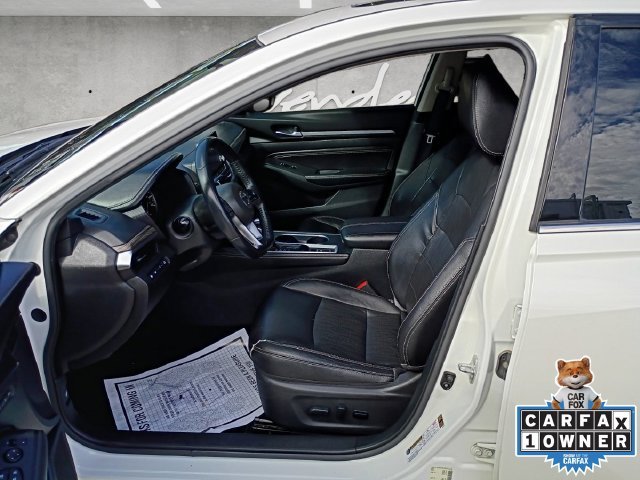 Used 2019 White Nissan 2.5 Platinum image 19