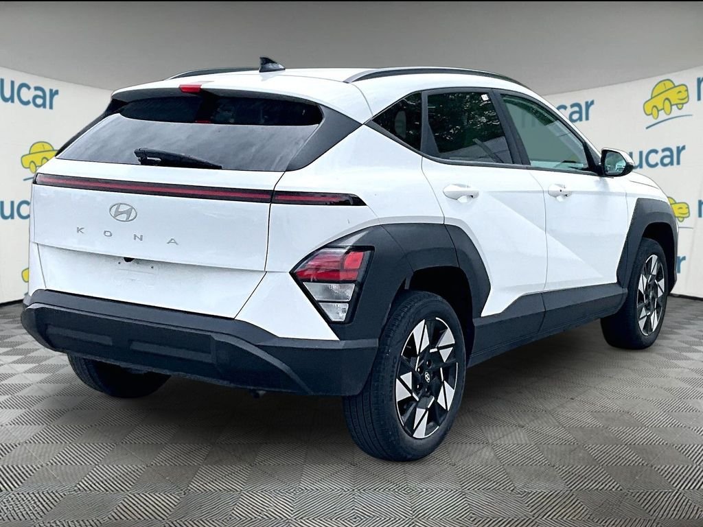 Used 2025 White Hyundai SEL image 6