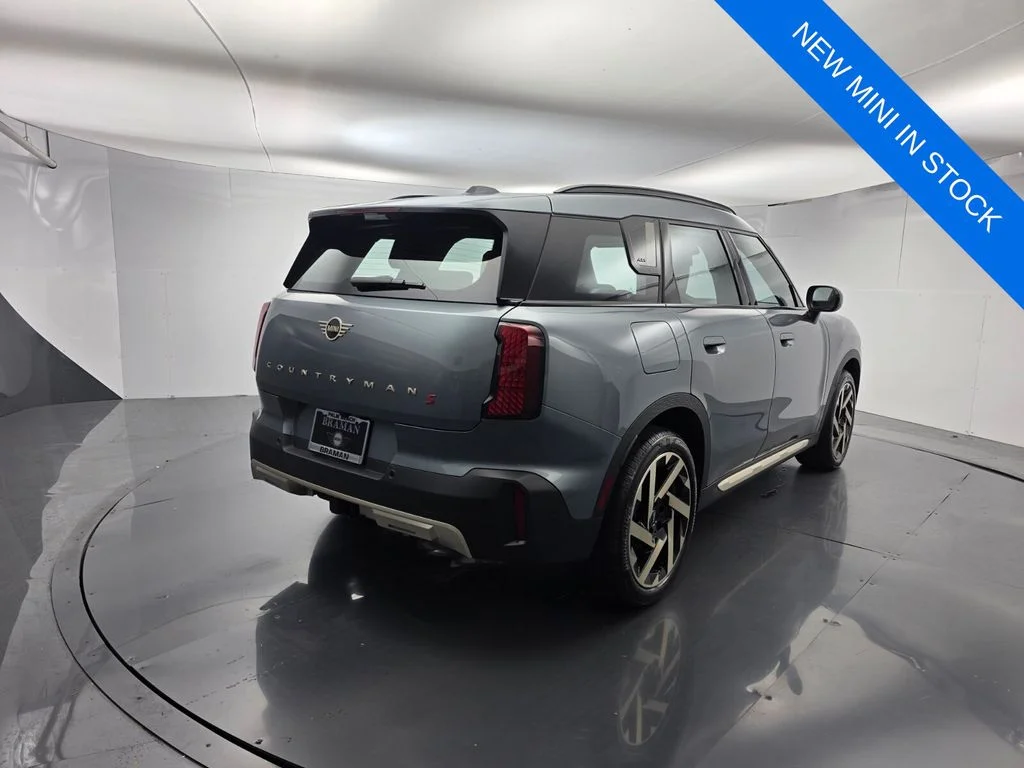 New 2027 Green MINI Signature Plus image 4