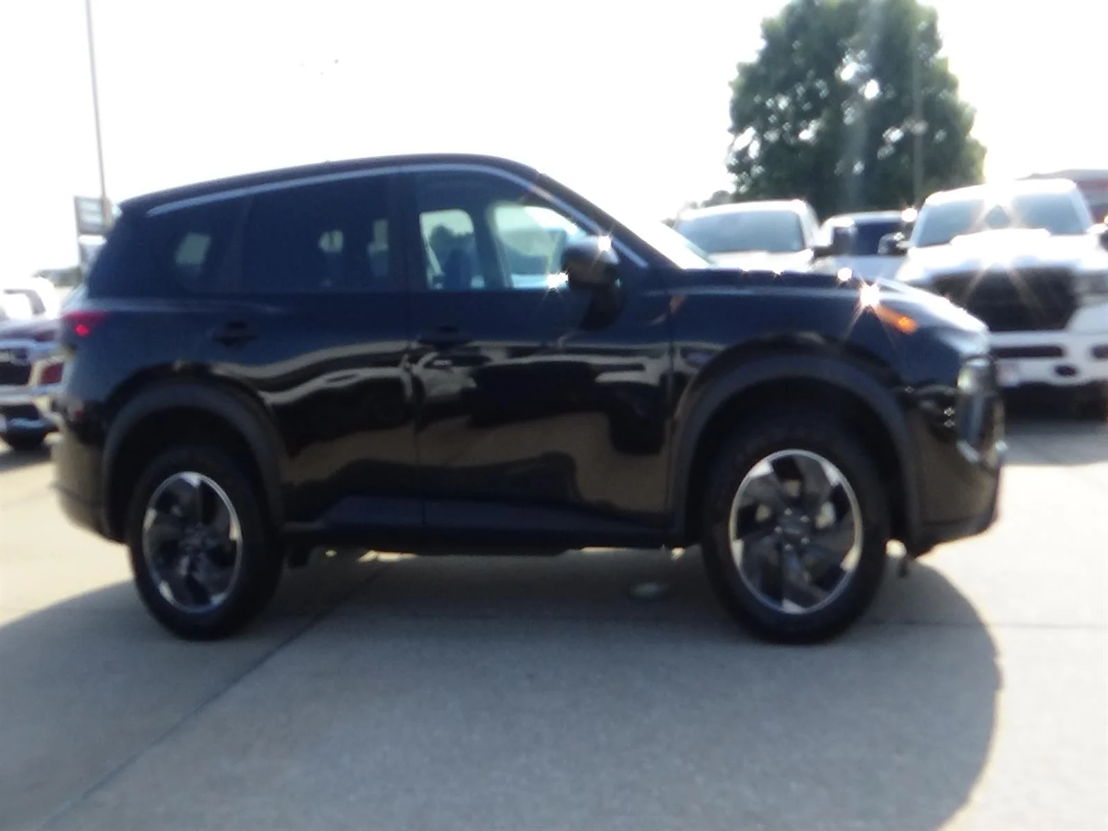 Used 2025 Super Black (kh3) Nissan SV image 5