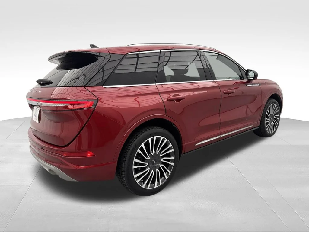 Used 2022 Red Lincoln Standard image 12