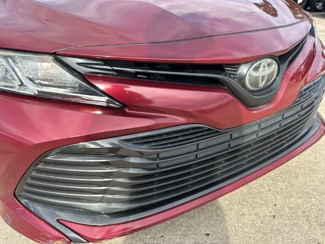 Used 2018 Red Toyota LE image 4