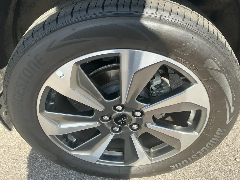 Used 2025 Carbonized Grey Metallic Ford Platinum image 10