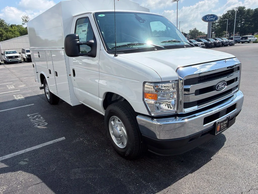 New 2027 Oxford White Ford E-350 SRW image 7
