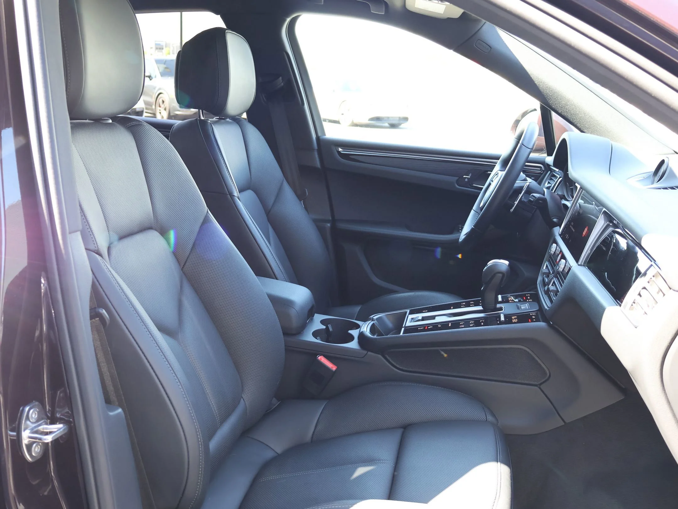 2026 Porsche Macan - Photo 26