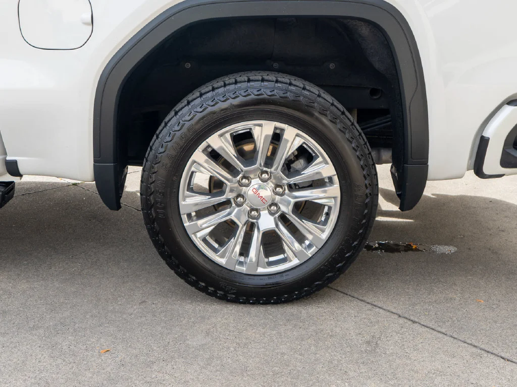 Used 2023 White GMC Denali image 34
