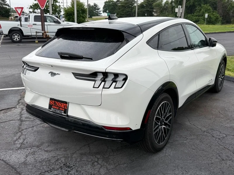 Used 2024 Star White Metallic Tri-Coat Ford Premium image 4