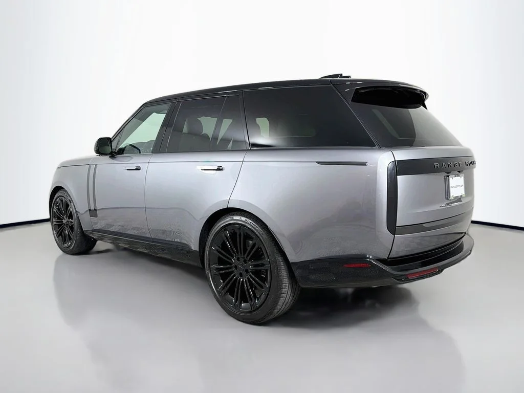 New 2026 Eiger Grey Land Rover SE image 7