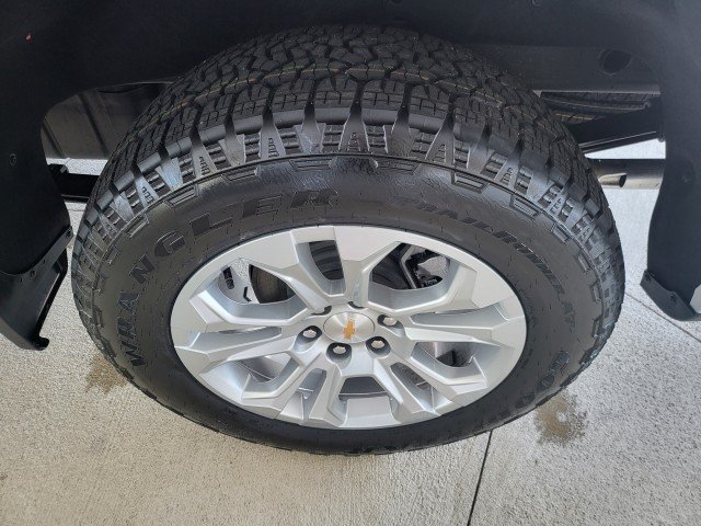 New 2026 Summit White Chevrolet LTZ image 34