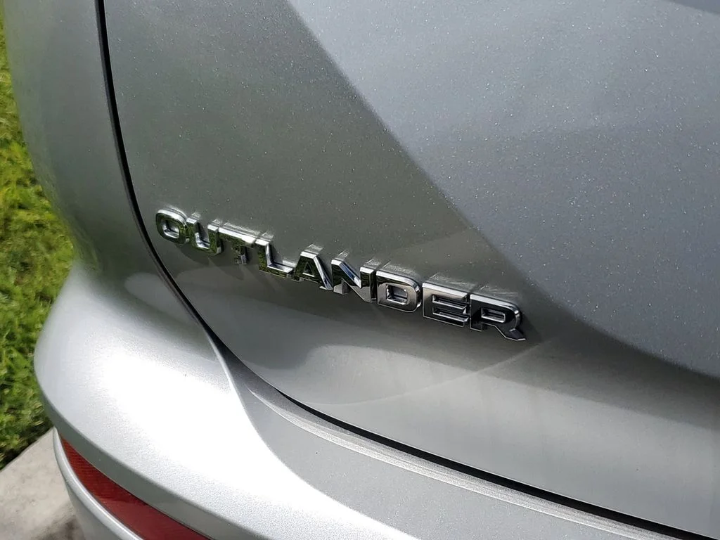 2025 Mitsubishi Outlander SE - Photo 8