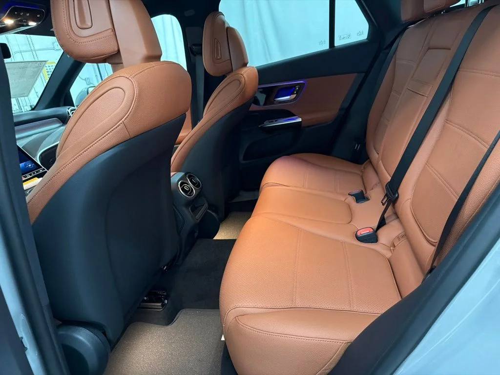 New 2027 White Mercedes-Benz GLC 300 image 21
